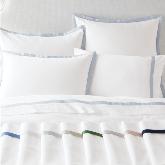 BNWT Border Frame Top of Bed Cover - Twin - SKY - Picture 2 of 3